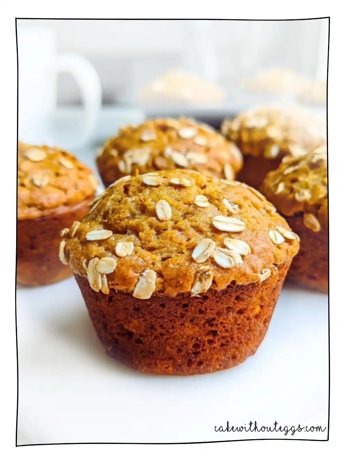 eggless-carrot-banana-muffin-closeup-oat-topping (1)